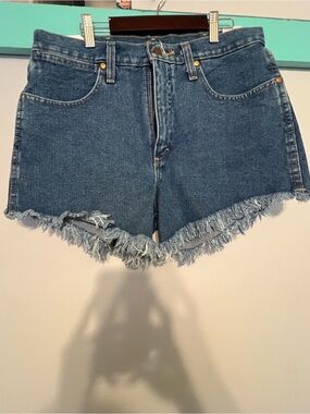 Wrangler High Rise Frayed Hem Denim Shorts Size 29 Western Festival Cutoffs